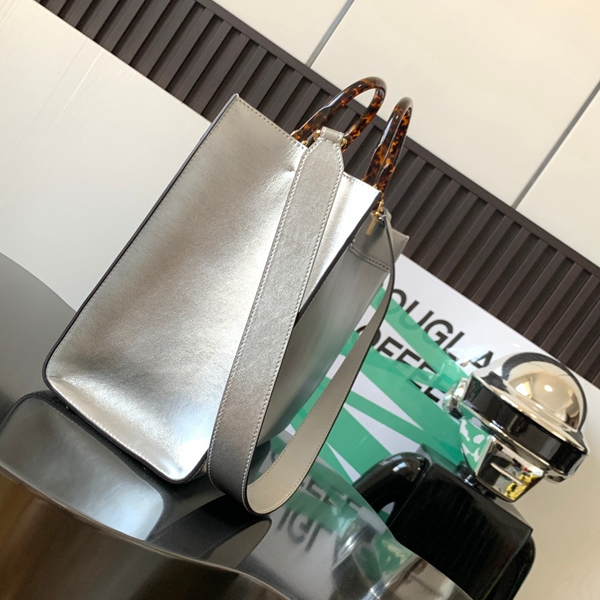 スーパーコピーブランドバッグ背面デザイン