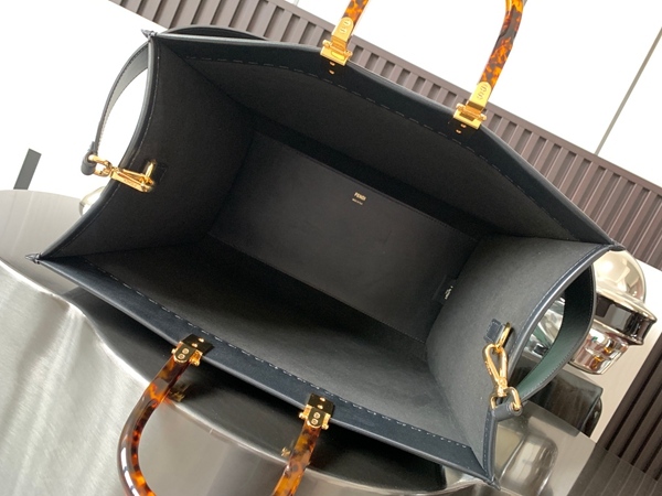 スーパーコピーブランドバッグ着用イメージ