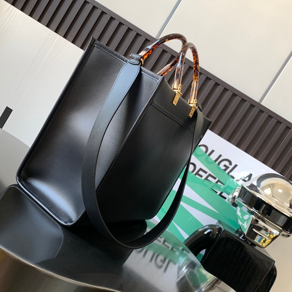 スーパーコピーブランドバッグ背面デザイン