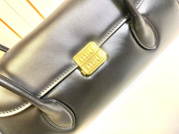 スーパーコピーブランドバッグ側面デザイン