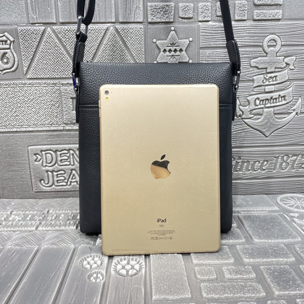 スーパーコピーブランドバッグ側面デザイン