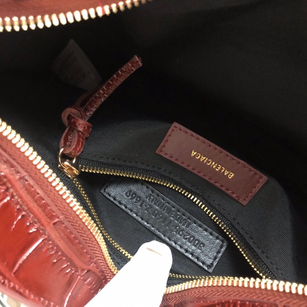 バレンシアガバッグ着用イメージ