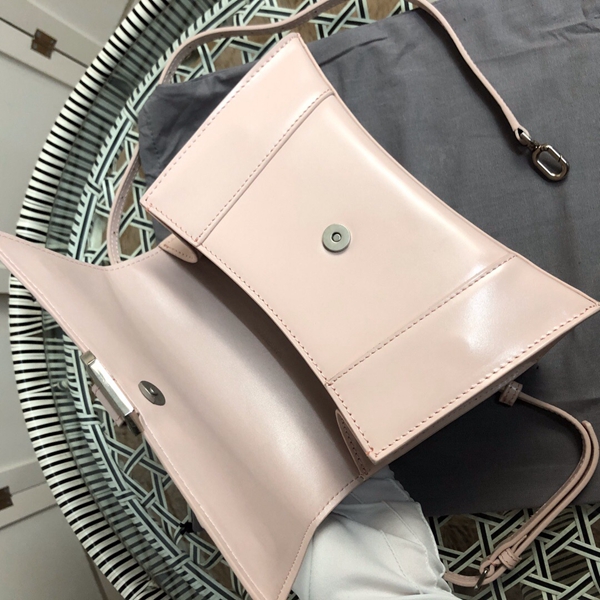 バレンシアガバッグ着用イメージ