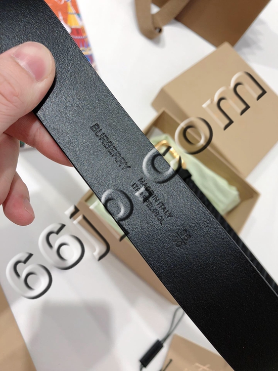 バーバリーベルト着用イメージ