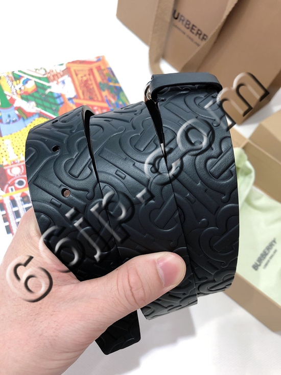 バーバリーベルト着用イメージ
