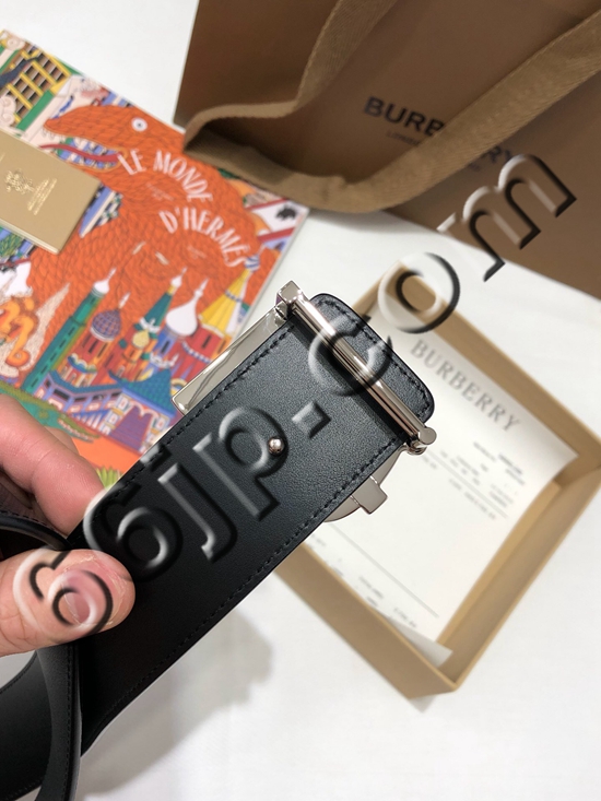 バーバリーベルト着用イメージ