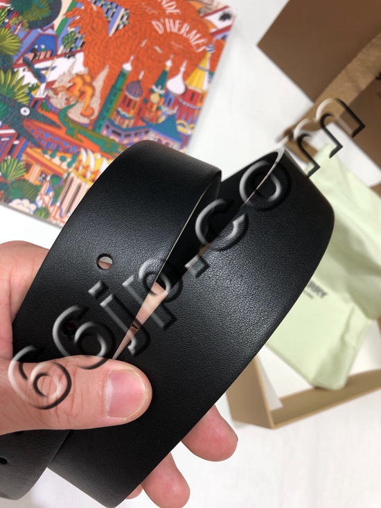 バーバリーベルト着用イメージ
