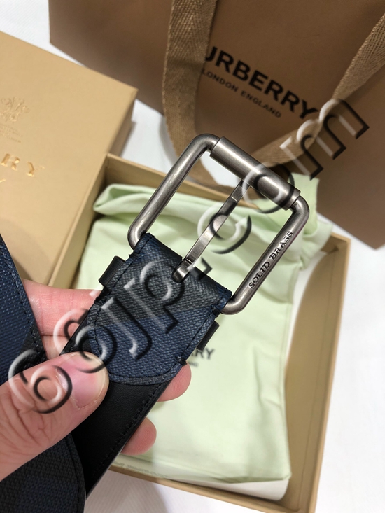 バーバリーベルト着用イメージ