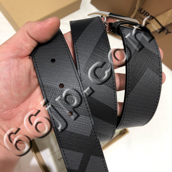 バーバリーベルト着用イメージ