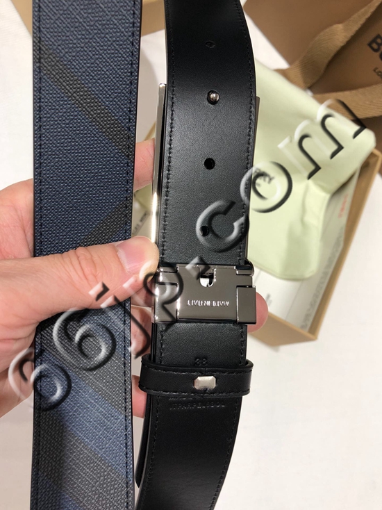 バーバリーベルト着用イメージ