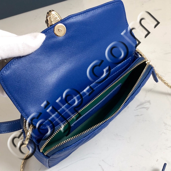 ブルガリバッグ着用イメージ