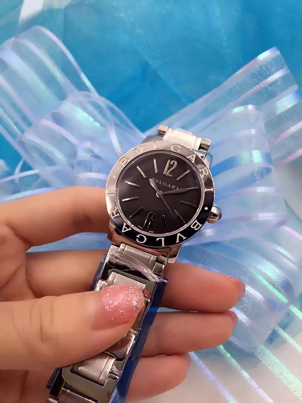 ブルガリ時計正面デザイン