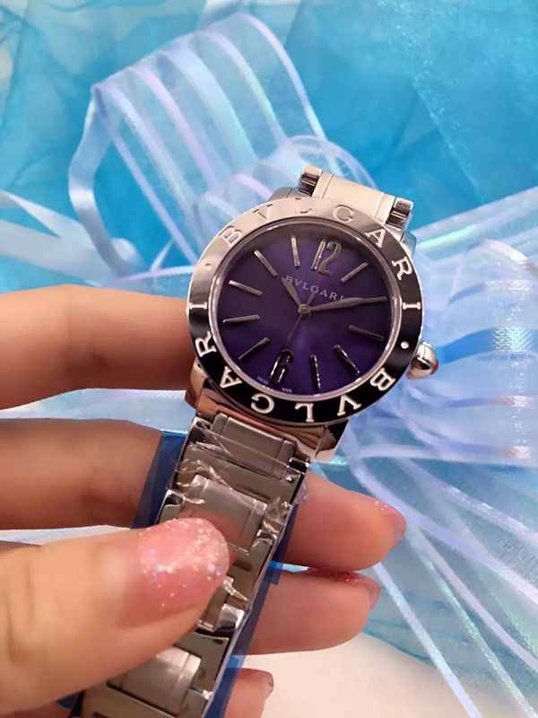 ブルガリ時計正面デザイン