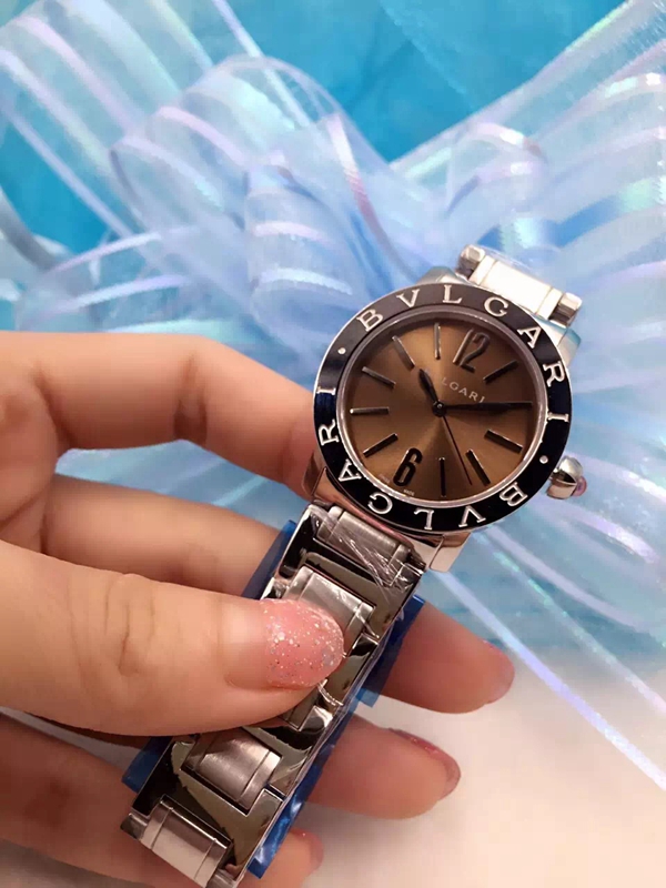 ブルガリ時計正面デザイン