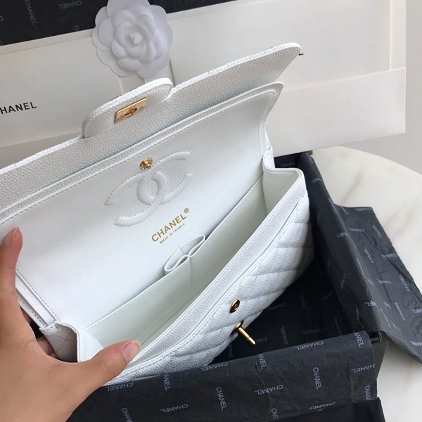 シャネルバッグレプリカ角部分ディテール