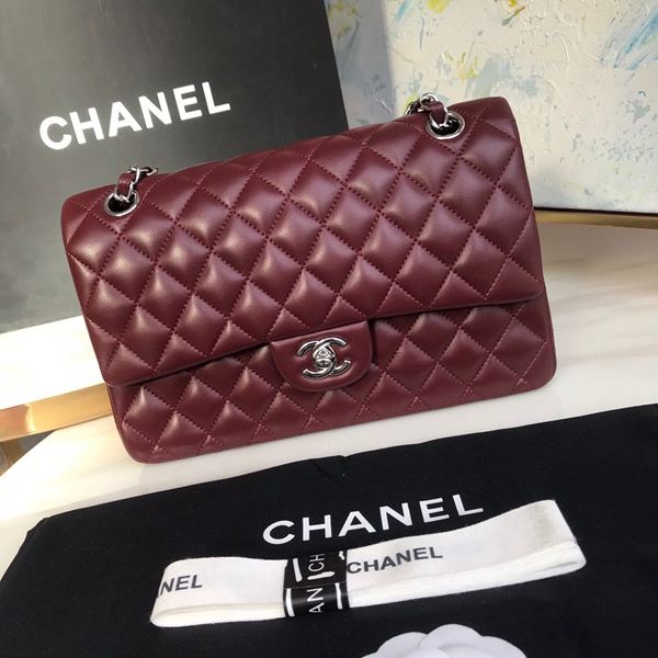 シャネルバッグレプリカ背面デザイン