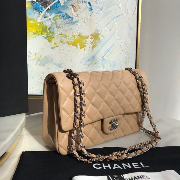 シャネルバッグレプリカ着用イメージ