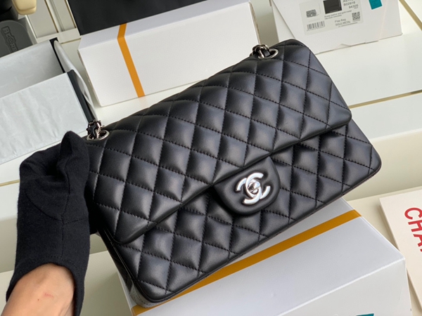 シャネルバッグレプリカ正面デザイン