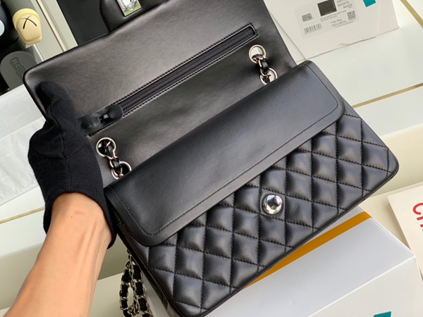 シャネルバッグレプリカ素材ディテール