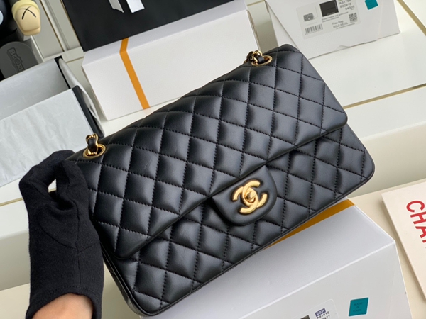 シャネルバッグレプリカ正面デザイン