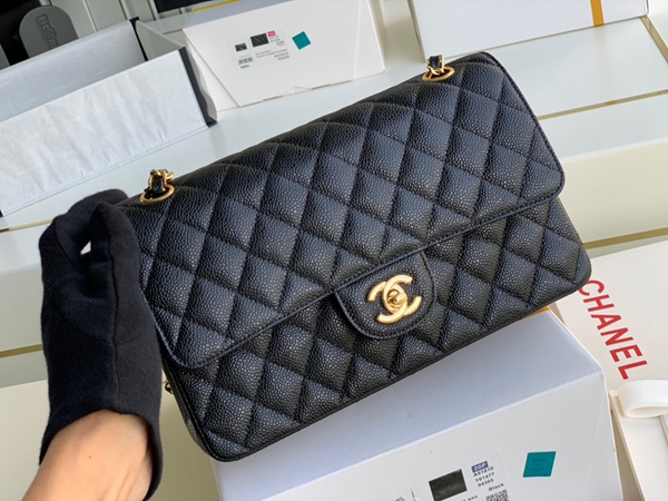 シャネルバッグレプリカ正面デザイン