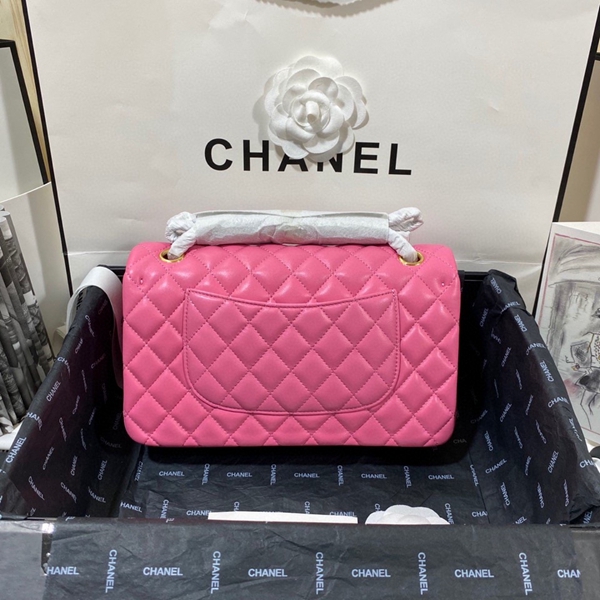 シャネルバッグレプリカ背面デザイン
