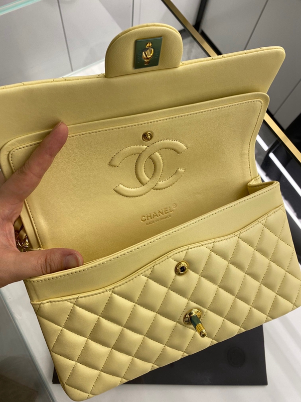 シャネルバッグレプリカ角部分ディテール