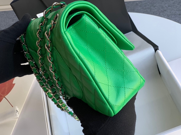 シャネルバッグレプリカ側面デザイン