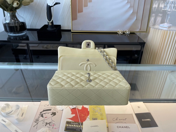 シャネルバッグレプリカ内部構造