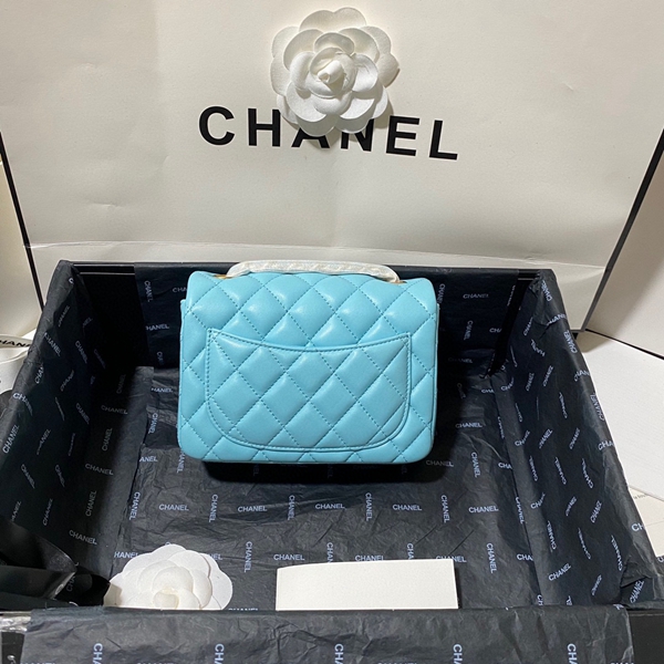 シャネルバッグレプリカ背面デザイン