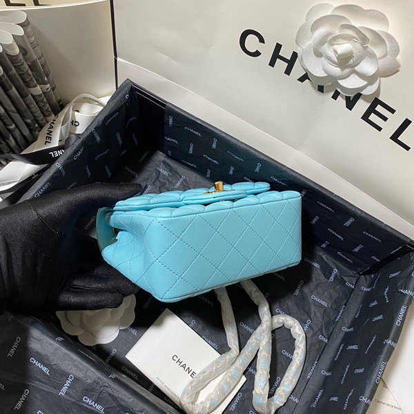 シャネルバッグレプリカ角部分ディテール