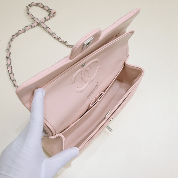 シャネルバッグ着用イメージ