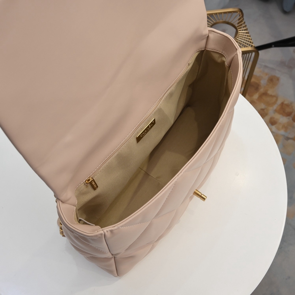 シャネルバッグ着用イメージ