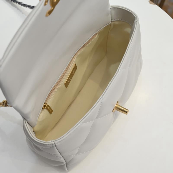 シャネルバッグ着用イメージ