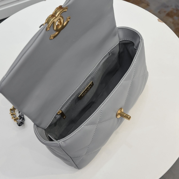 シャネルバッグ着用イメージ