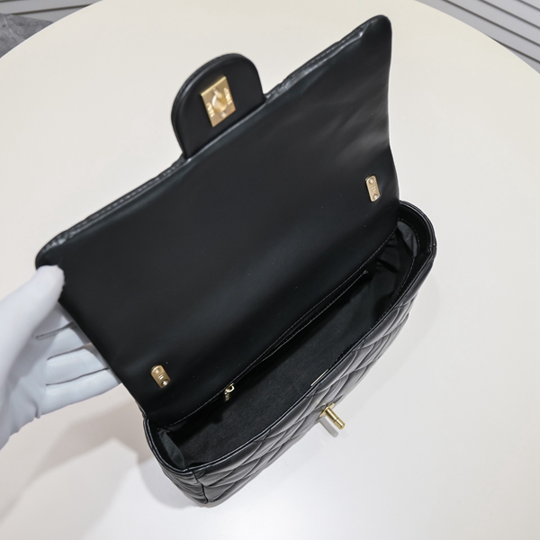 シャネルバッグ着用イメージ