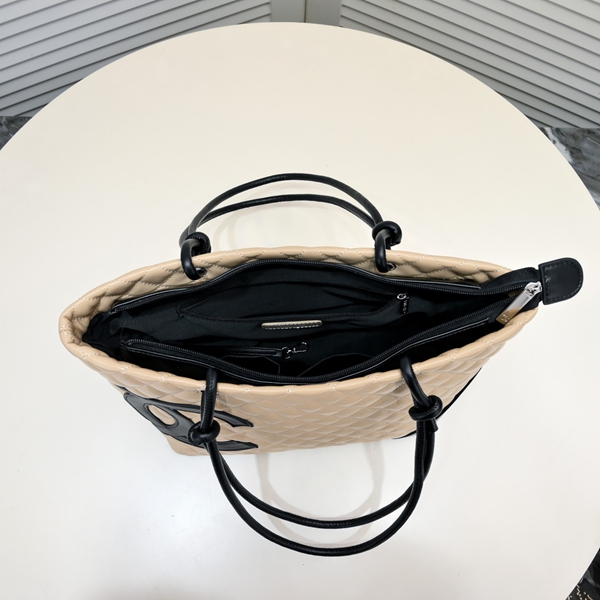 シャネルバッグ着用イメージ
