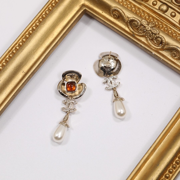 シャネルアクセサリー側面デザイン