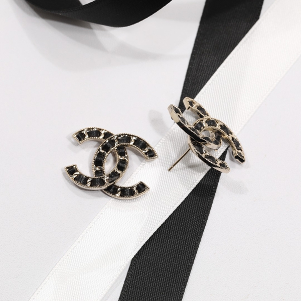 シャネルアクセサリー側面デザイン