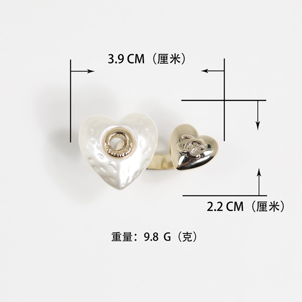 シャネルアクセサリー正面デザイン