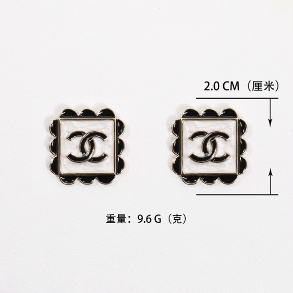 シャネルアクセサリー正面デザイン