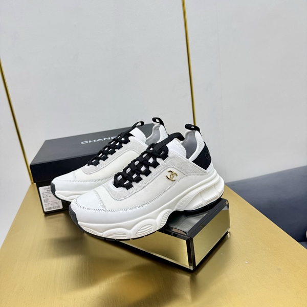 シャネル シューズ着用イメージ