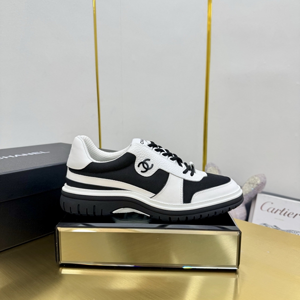 シャネル シューズ正面デザイン