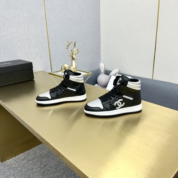 シャネル シューズ側面デザイン