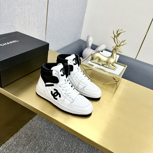 シャネル シューズ側面デザイン