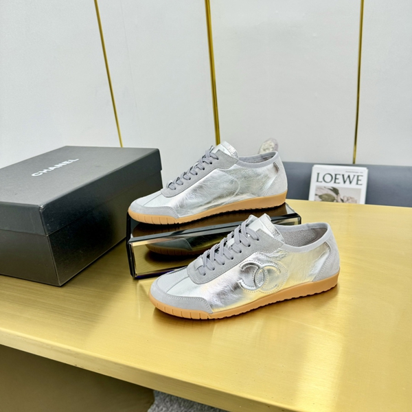 シャネル シューズ側面デザイン