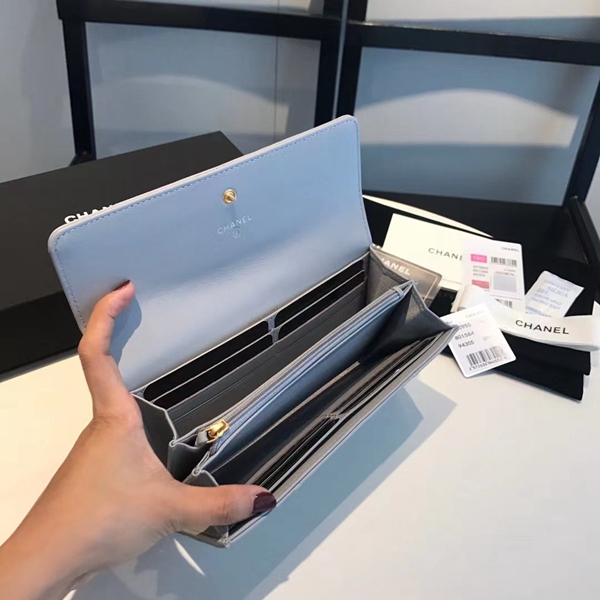 シャネル財布着用イメージ