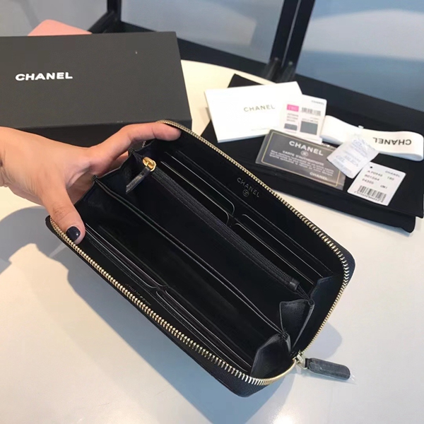 シャネル財布着用イメージ
