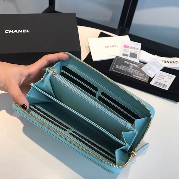 シャネル財布着用イメージ