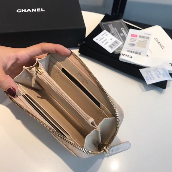 シャネル財布着用イメージ